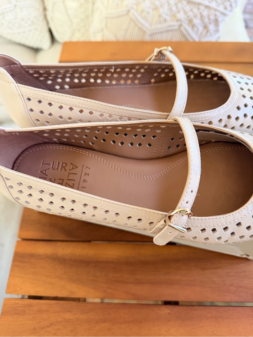 NATURALIZER ARIA FLAT SHOE - Picture 11 of 11